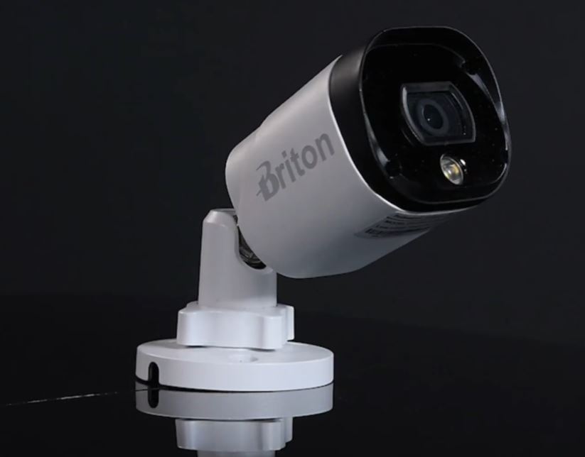 دوربین مداربسته 2 مگاپیکسل برایتون دارای یک عدد LED Warmlight است و محدوده دید در شب آن تا 30 متر می‌رسد.